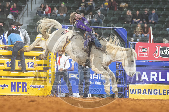 2020_Dez_06_WNFR_Bareback_Tilden Hooper_083
