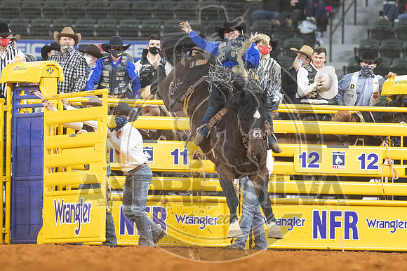 2020_Dez_06_WNFR_Saddle_Bronc_Rusty Wright_282
