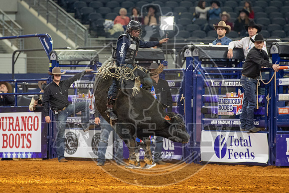 2021_TheAmerican_Bull Riding_Colten Fritzlan_AndreSilva_964