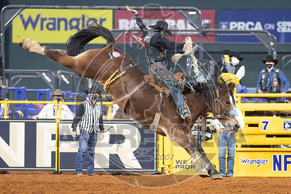 2020_Dez_11_WNFR_Saddle_Bronc_Isaac Diaz_921
