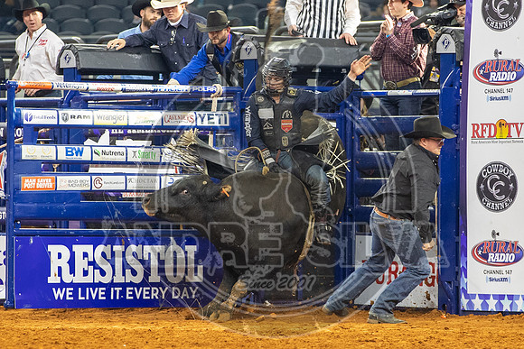 2021_TheAmerican_Bull Riding_Colten Fritzlan_AndreSilva_962