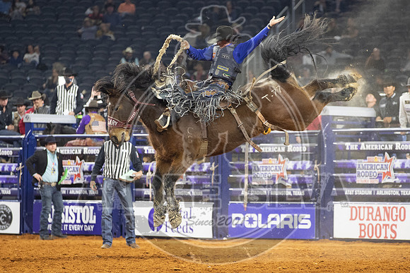 2021_TheAmerican_Saddle Bronc_Ryder Wright_AndreSilva_352