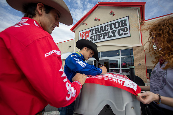 Tractor_Supply_004