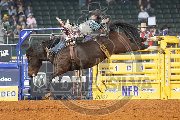 2020_Dez_11_WNFR_Bareback_Winn Ratliff_744