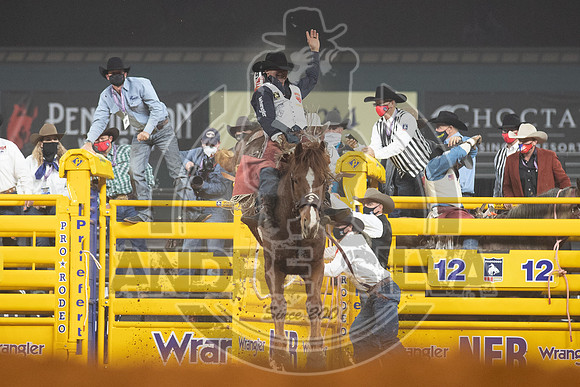 2020_Dez_05_WNFR_Bareback_Riding_Clayton Biglow_086