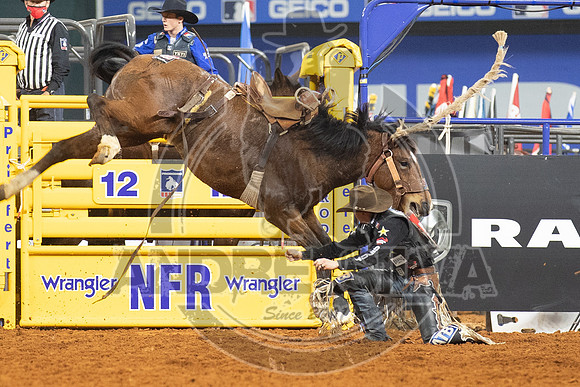 2020_Dez_11_WNFR_Saddle_Bronc_Zeke Thurston_944