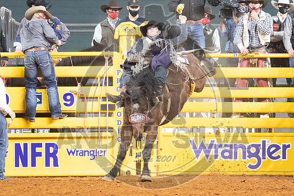 2020_Dez_11_WNFR_Bareback_Cole Reiner_703
