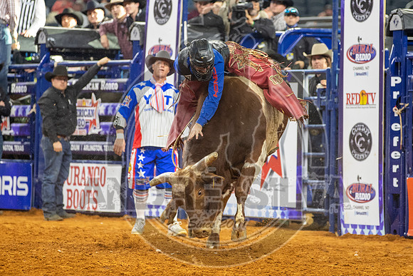 2021_TheAmerican_Bull Riding_Dustin Boquet_AndreSilva_977