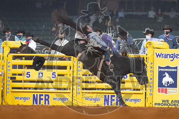 2020_Dez_05_WNFR_Bareback_Riding_Cole_Reiner_057