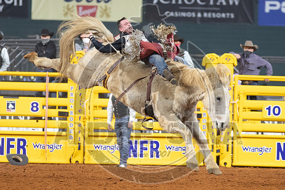 2020_Dez_11_WNFR_Bareback_Tim OConnell_761