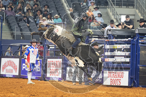 2021_TheAmerican_Bull Riding_Marco Eguchi _AndreSilva_806