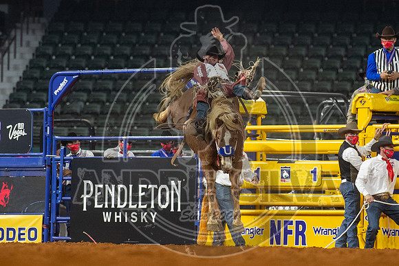 2020_Dez_03_WNFR_Bareback_Clayton Biglow_143