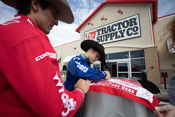 Tractor_Supply_003