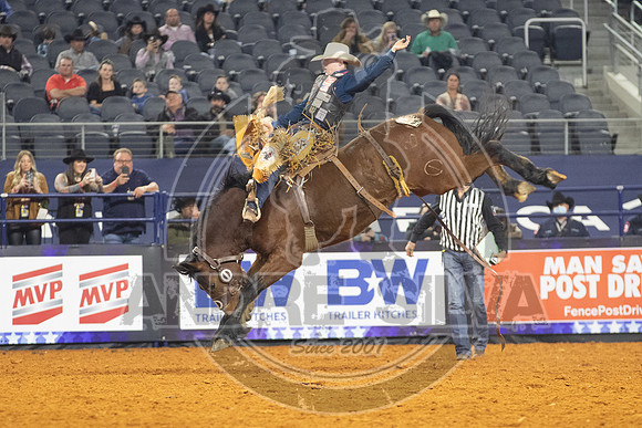 2021_TheAmerican_Saddle Bronc_Brody Cress_AndreSilva_330