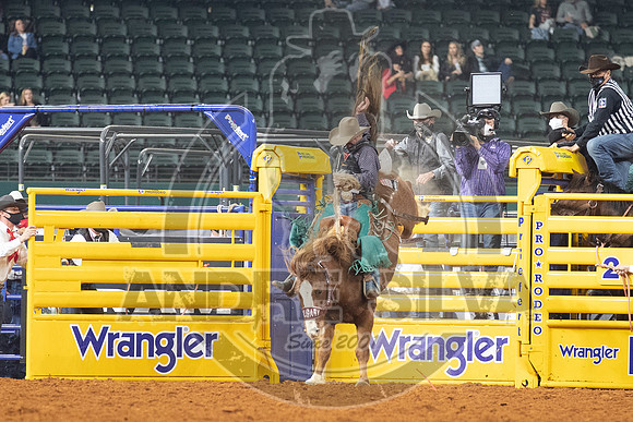 2020_Dez_11_WNFR_Saddle_Bronc_Taos Muncy_929
