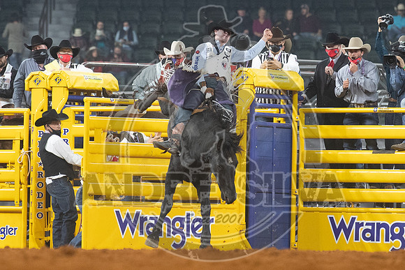 2020_Dez_05_WNFR_Bareback_Riding_Cole_Reiner_053