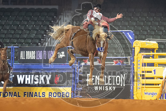2020_Dez_03_WNFR_Bareback_Clayton Biglow_145