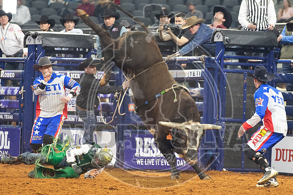 2021_TheAmerican_Bull Riding_Cooper Davis_AndreSilva_812