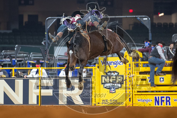 2020_Dez_03_WNFR_Bareback_Cole Reiner_123