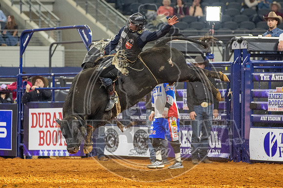 2021_TheAmerican_Bull Riding_Colten Fritzlan_AndreSilva_965