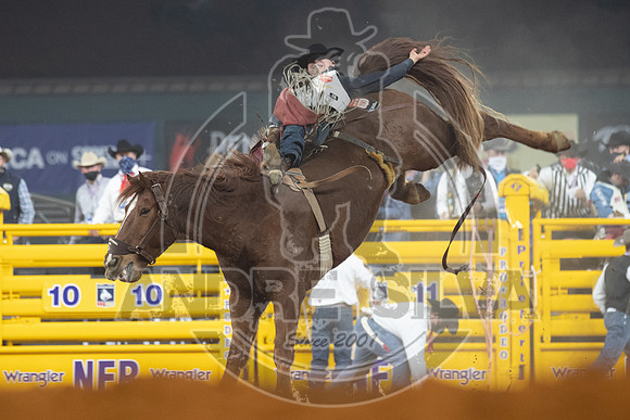 2020_Dez_05_WNFR_Bareback_Riding_Clayton Biglow_087