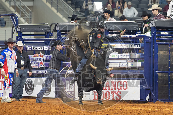 2021_TheAmerican_Bull Riding_Ky Hamilton_AndreSilva_791