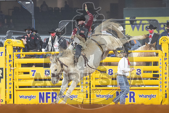 2020_Dez_05_WNFR_Bareback_Riding_Jake Brown_076
