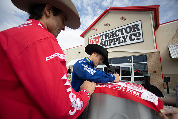Tractor_Supply_002