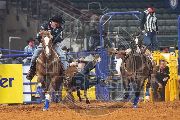 2020_Dez_11_WNFR_Steer_Wrestling_Dakota Eldridge_807