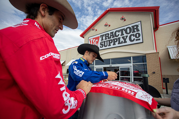 Tractor_Supply_001