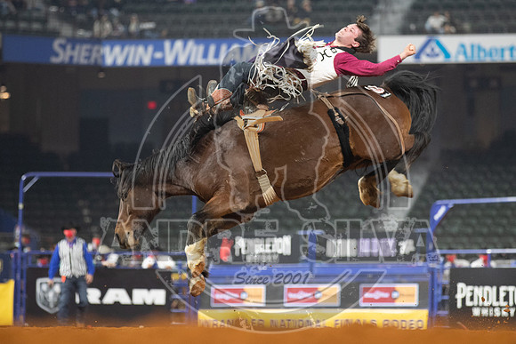 2020_Dez_03_WNFR_Bareback_Cole Reiner_127