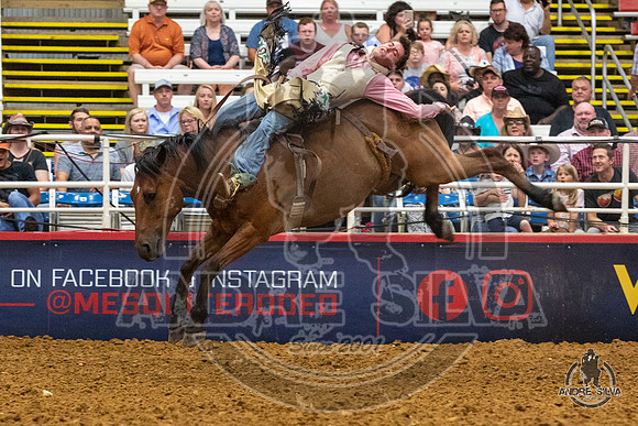 07_06_19_Mesquite_Bareback_Riding_Jonny Walker_047_Silva