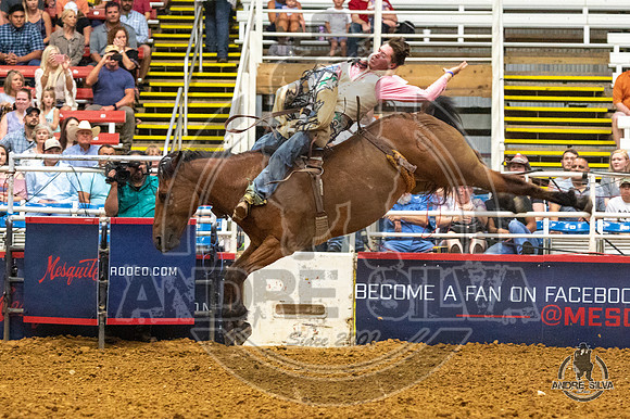 07_06_19_Mesquite_Bareback_Riding_Jonny Walker_048_Silva