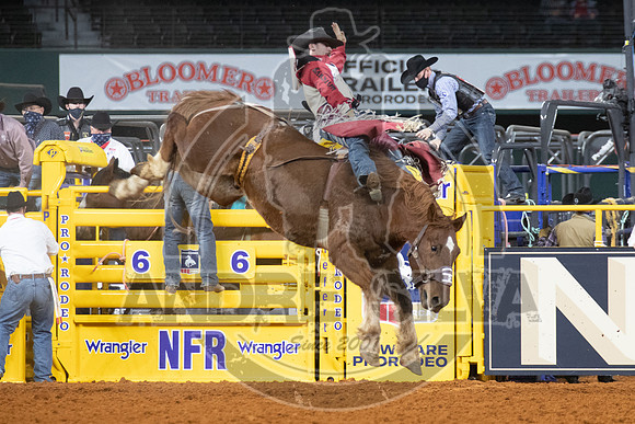 2020_Dez_09_WNFR_Bareback_Winn Ratliff_046