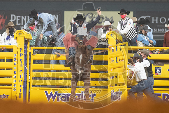 2020_Dez_05_WNFR_Bareback_Riding_Clayton Biglow_091